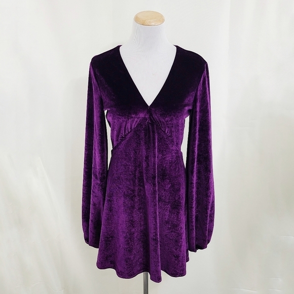 Tularosa Ryland Dress in plum purple velvet size small - Picture 3 of 8